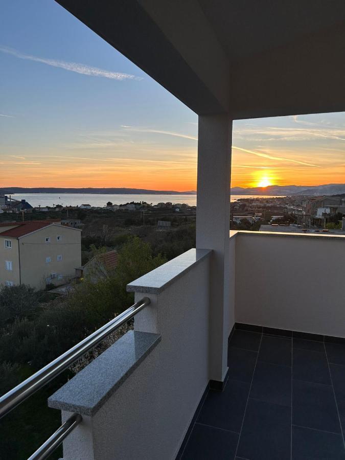 Apartment Marko With A Beautiful View Of The Sea Kaštel Sućurac Zewnętrze zdjęcie