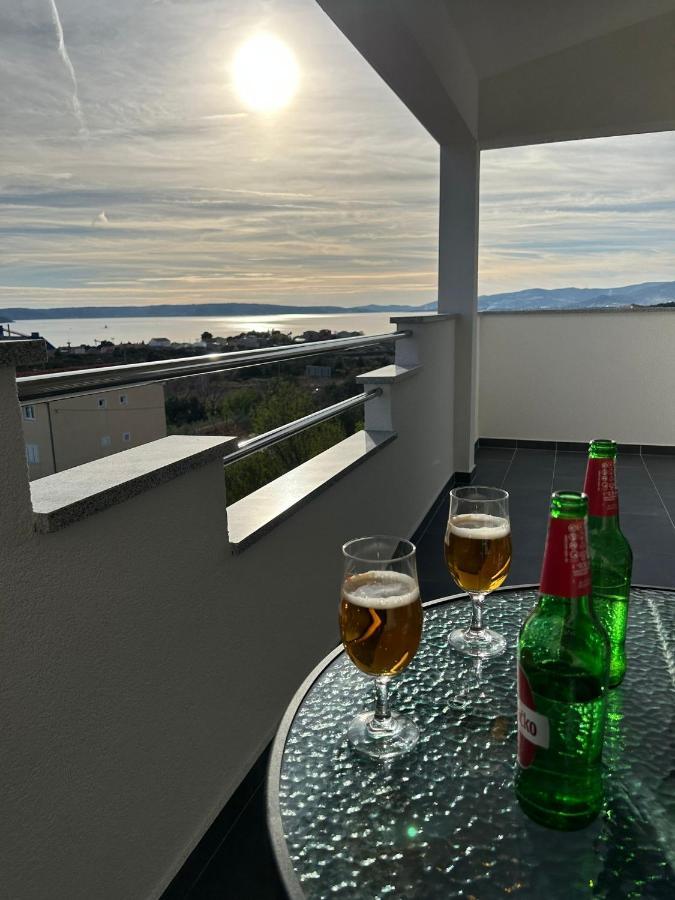Apartment Marko With A Beautiful View Of The Sea Kaštel Sućurac Zewnętrze zdjęcie